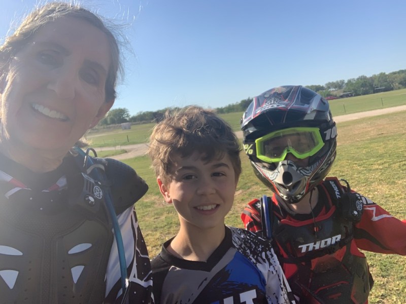 Time out! Littles, wildflowers & radios!